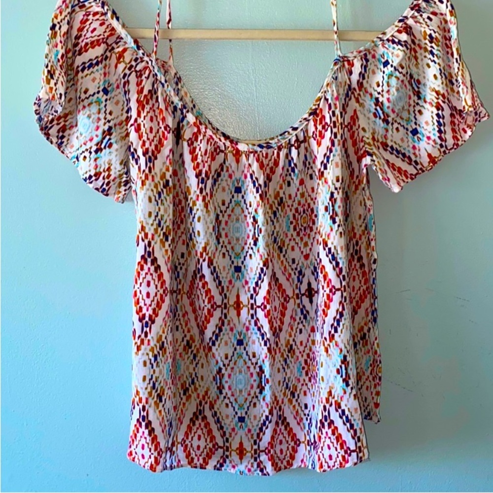 Cold Shoulder Top. Size L